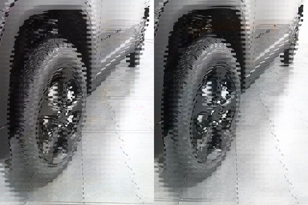 New 2025 Jeep Grand Cherokee L Limited w/ Luxury Tech Group II image 31