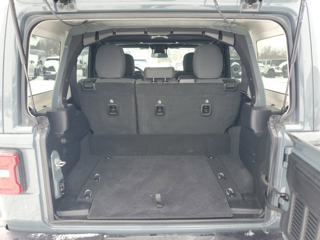 Used 2025 Jeep Wrangler Unlimited Sahara w/ Safety Group image 28