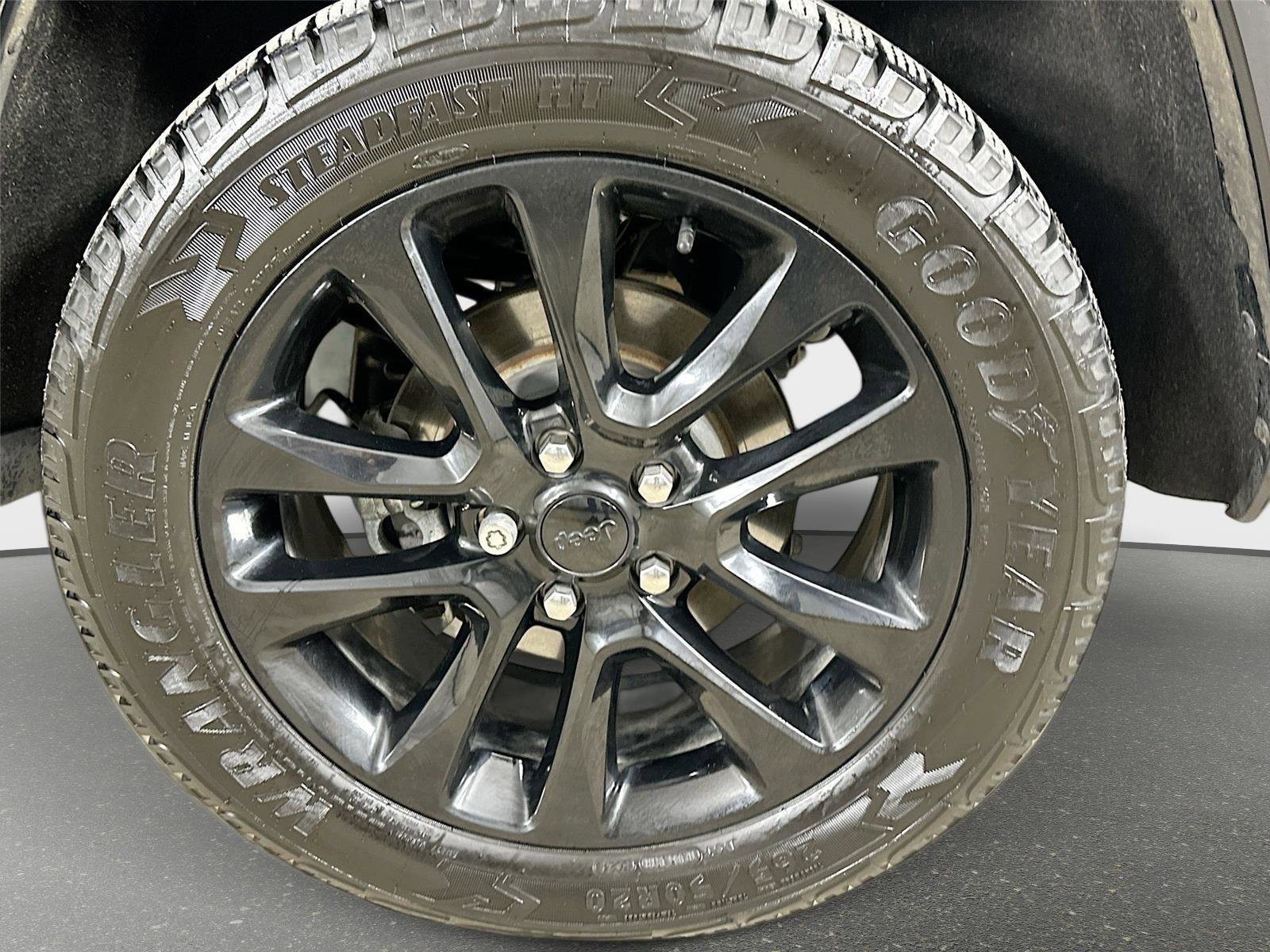 Used 2020 Jeep Grand Cherokee Altitude image 36