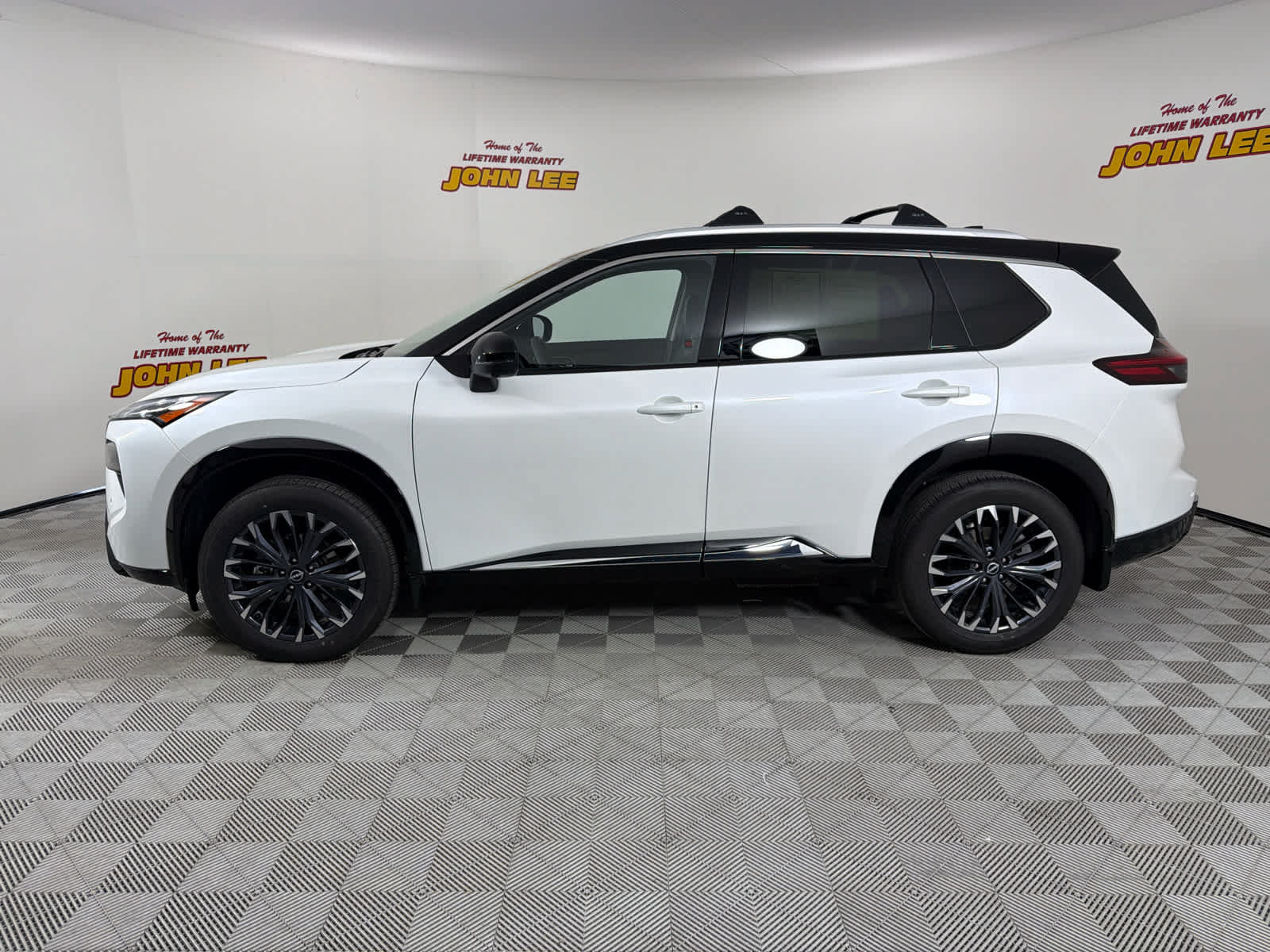 Certified 2026 Nissan Rogue Platinum AWD/4WD image 2