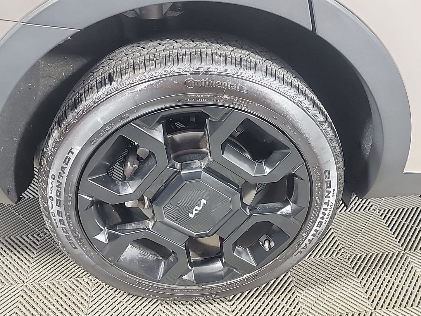 Used 2024 Kia Sorento SX Prestige image 3