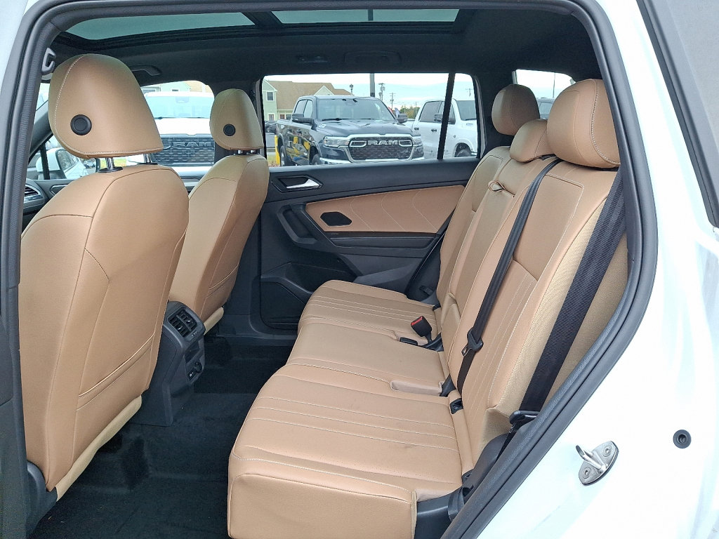 Used 2022 Volkswagen Tiguan SE w/ Panoramic Sunroof Package image 19