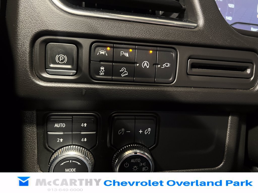 Used 2022 GMC Yukon XL AT4 AWD/4WD image 17