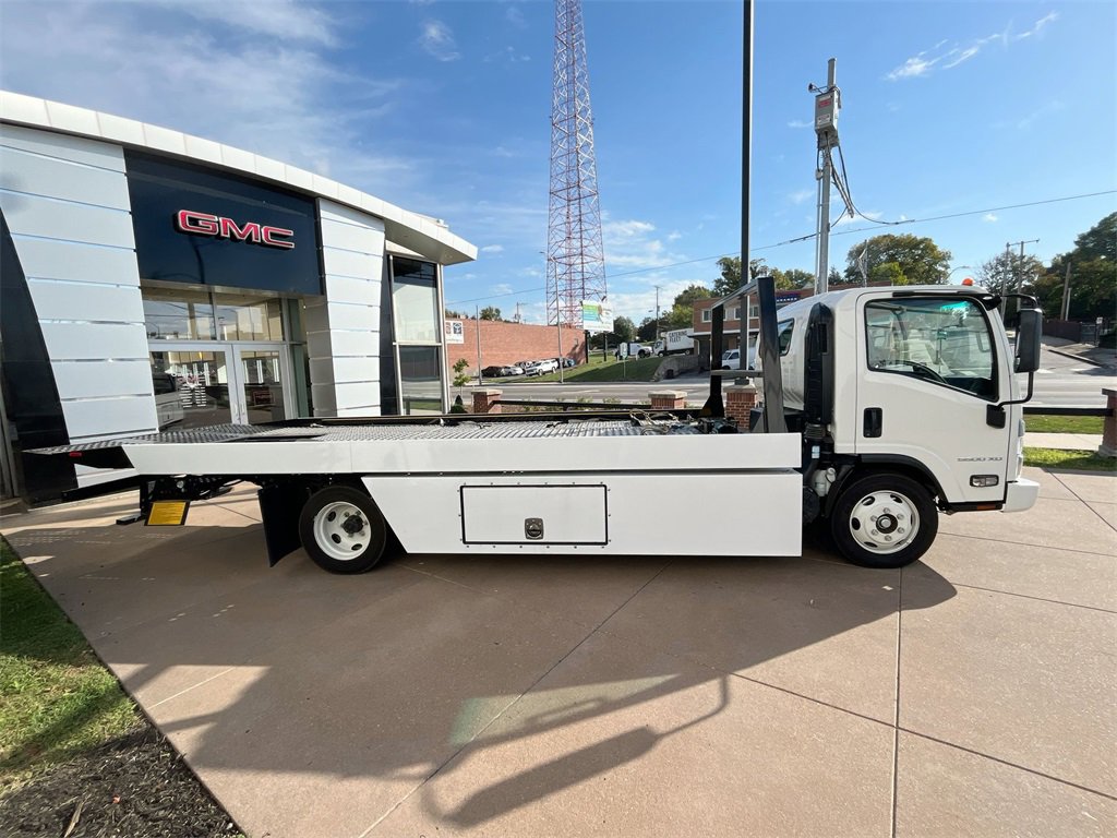 Used 2024 Chevrolet Low Cab Forward 5500XD image 7
