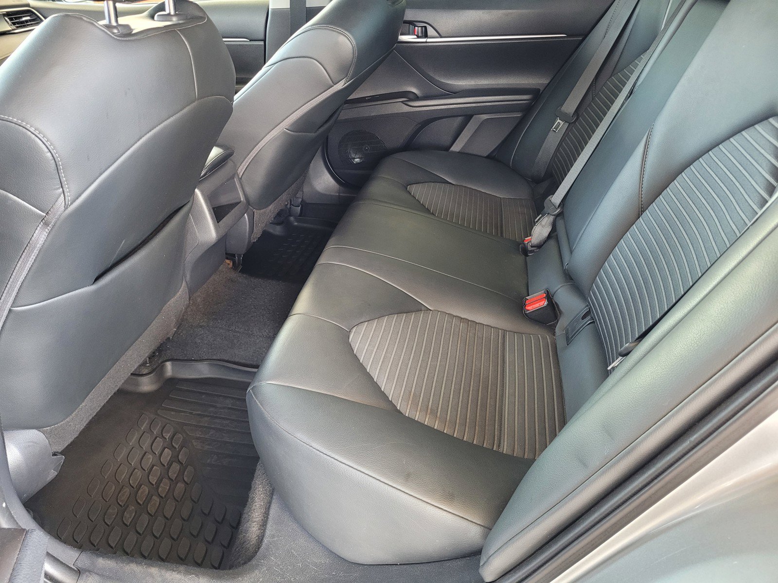 Used 2021 Toyota Camry SE w/ Convenience Package FWD image 6