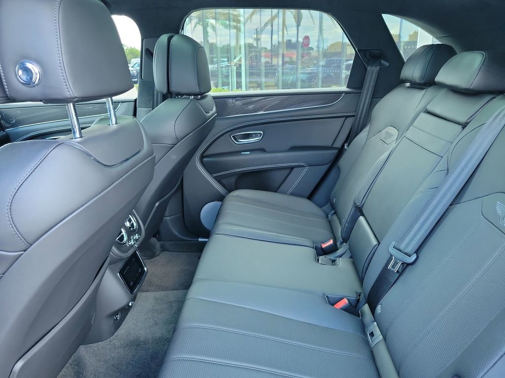 Used 2021 Bentley Bentayga AWD/4WD image 16