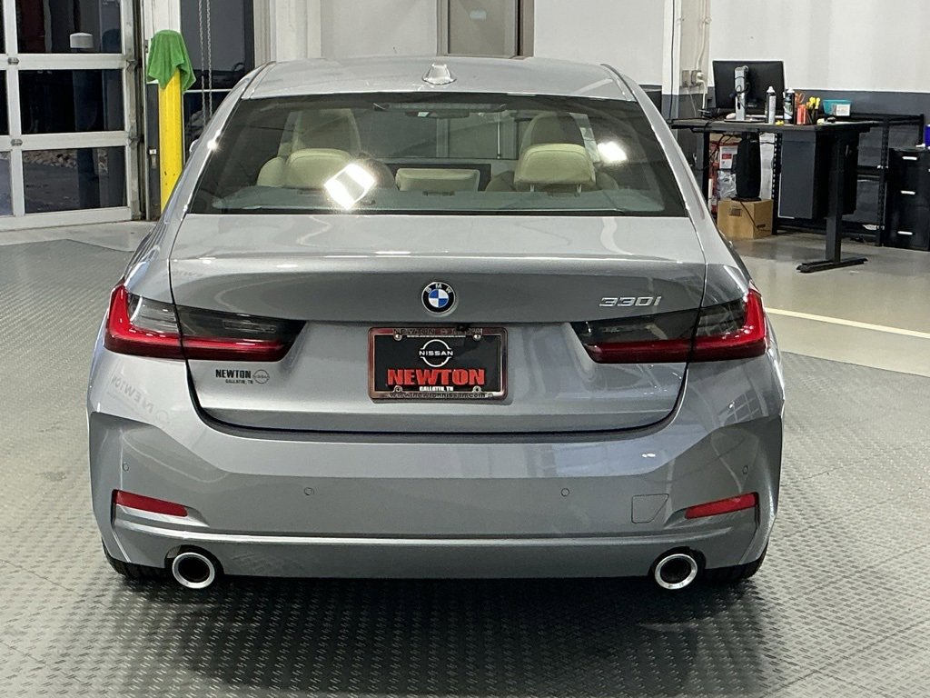 Used 2025 BMW 330i Sedan w/ Convenience Package image 40