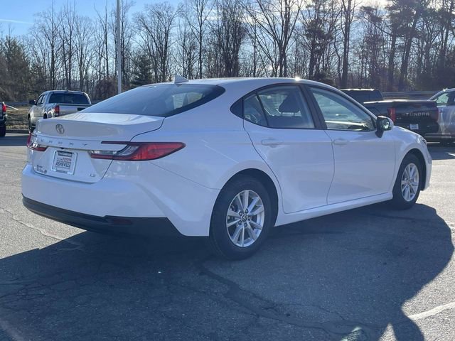 Used 2025 Toyota Camry LE image 5