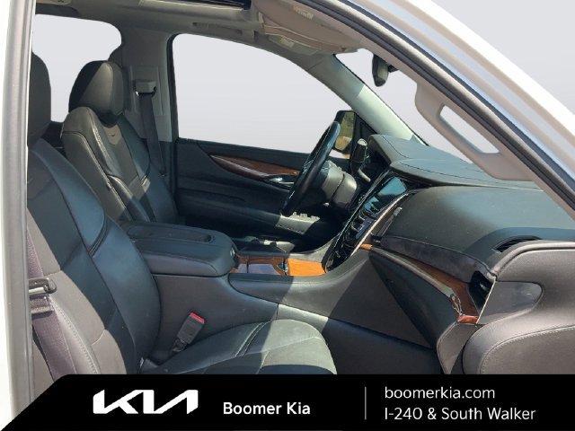 Used 2016 Cadillac Escalade Luxury AWD/4WD image 11