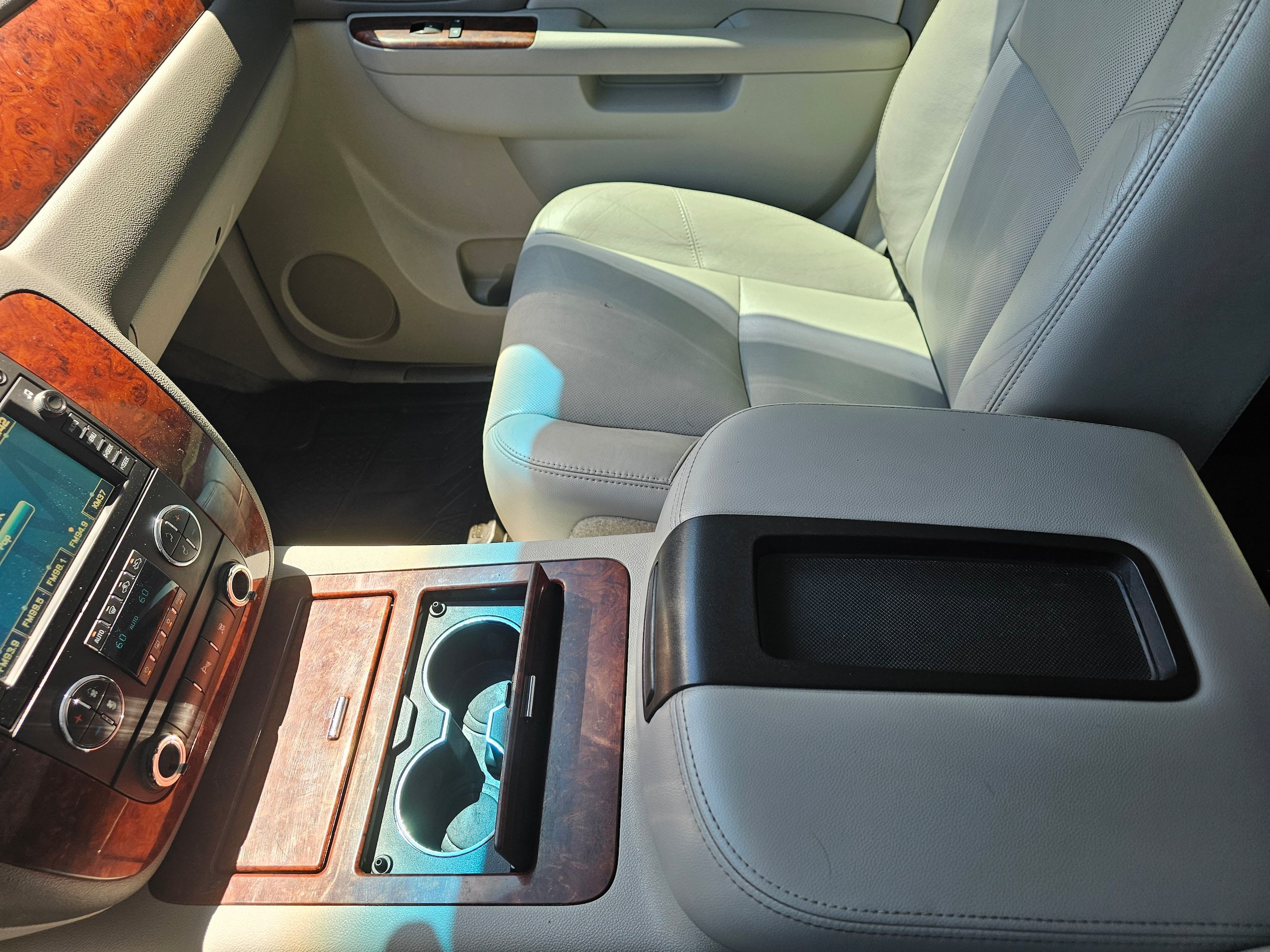 Used 2011 Chevrolet Avalanche LTZ AWD/4WD image 14