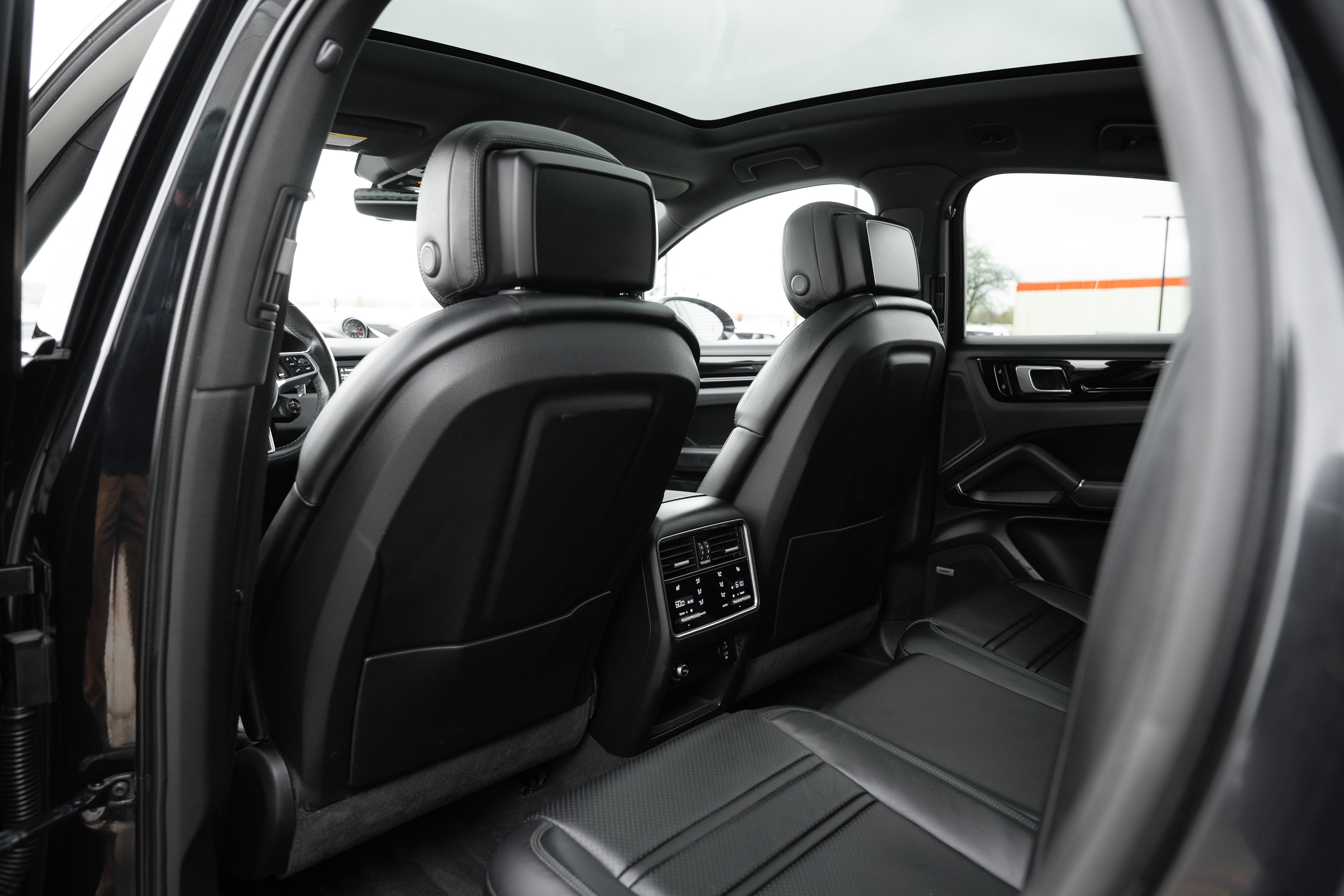 Used 2021 Porsche Cayenne Coupe image 27