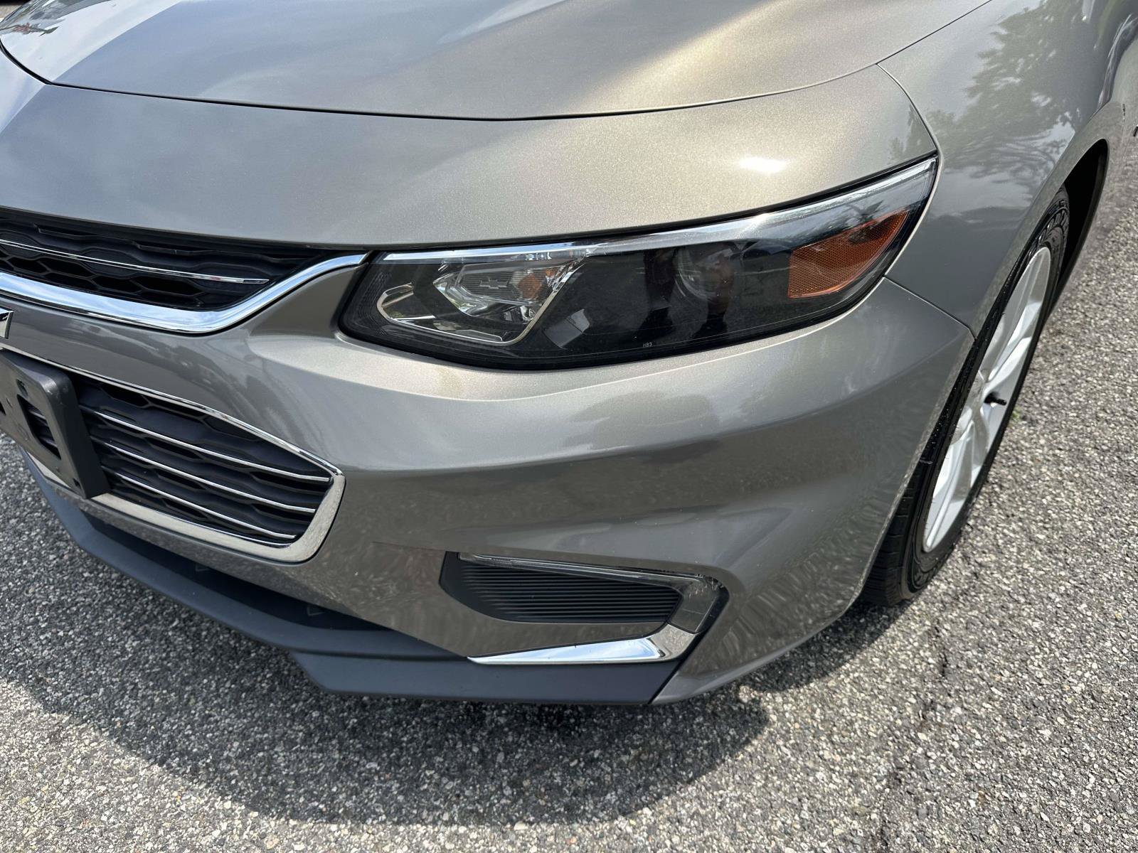 Used 2017 Chevrolet Malibu LT FWD image 9