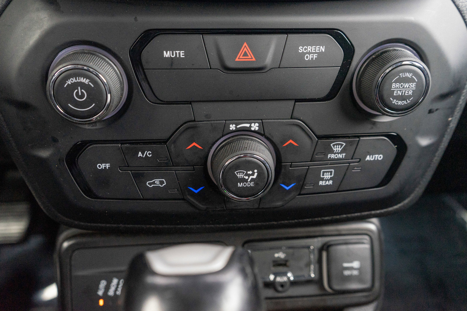 Used 2020 Jeep Renegade Trailhawk w/ Cold Weather Group AWD/4WD image 19