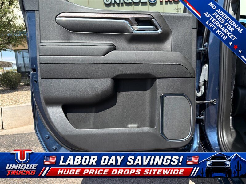 Used 2023 Chevrolet Silverado 1500 LTZ w/ LTZ Convenience Package II AWD/4WD image 23