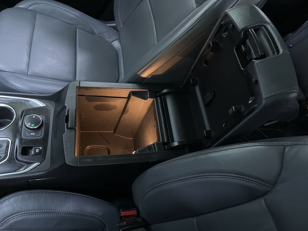 Used 2019 Chevrolet Traverse LT w/ LPO, 'HIT The Road' Package FWD image 25