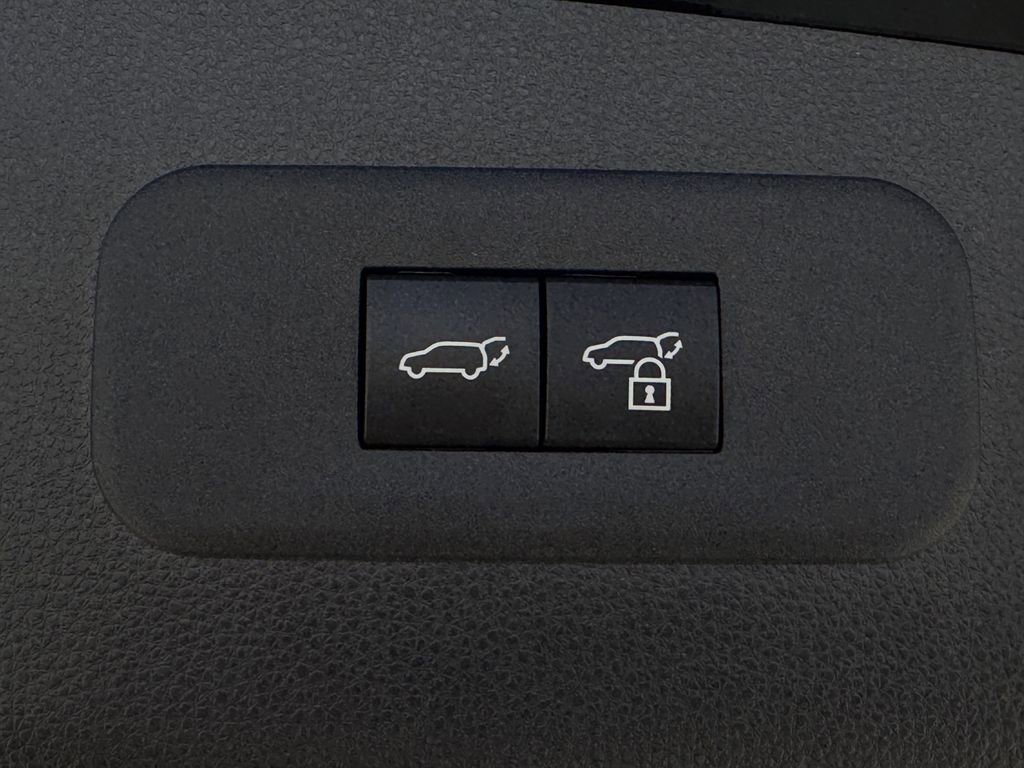 Used 2025 Toyota Crown Signia image 32