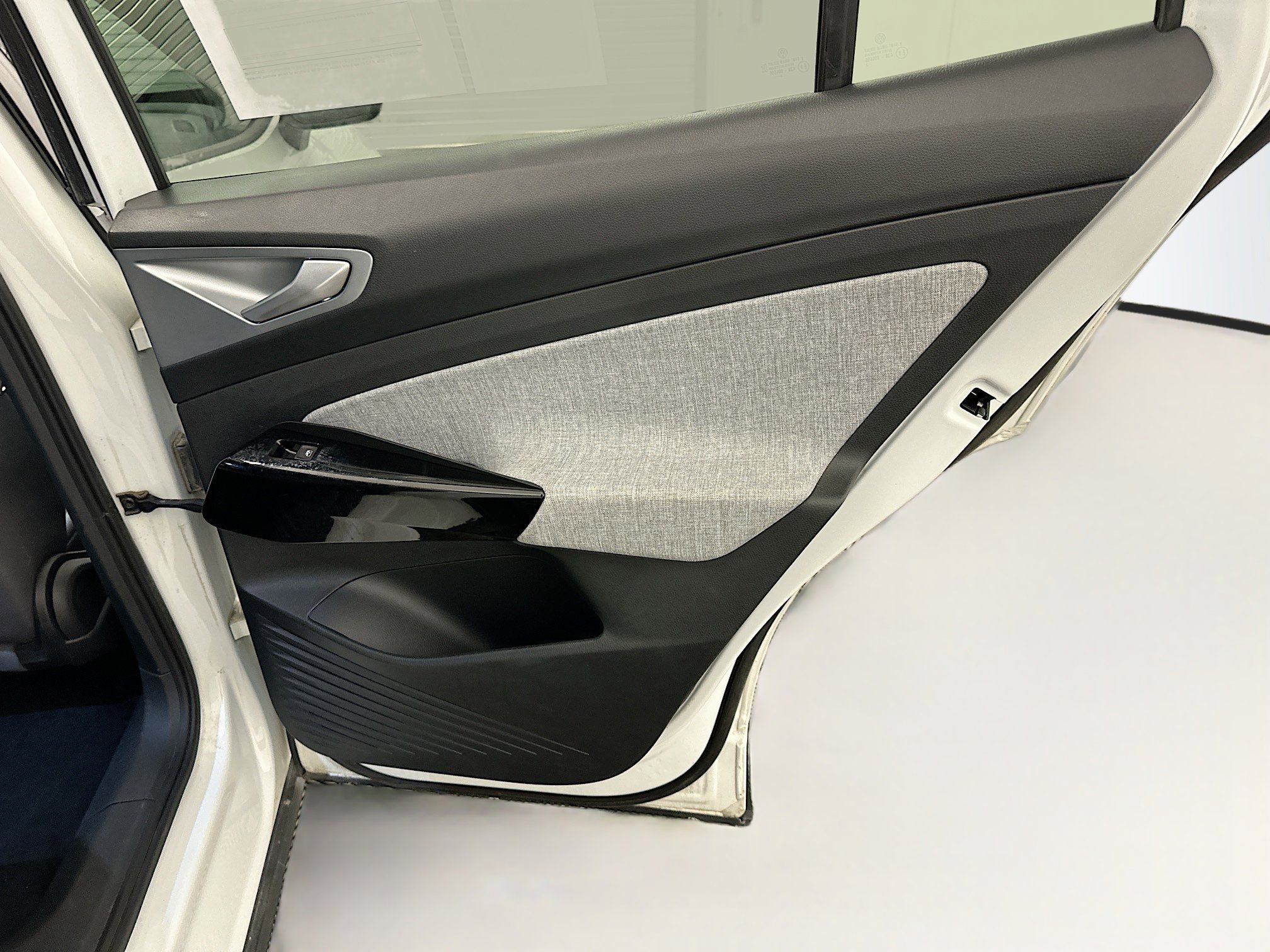 Used 2023 Volkswagen ID.4 Pro image 31