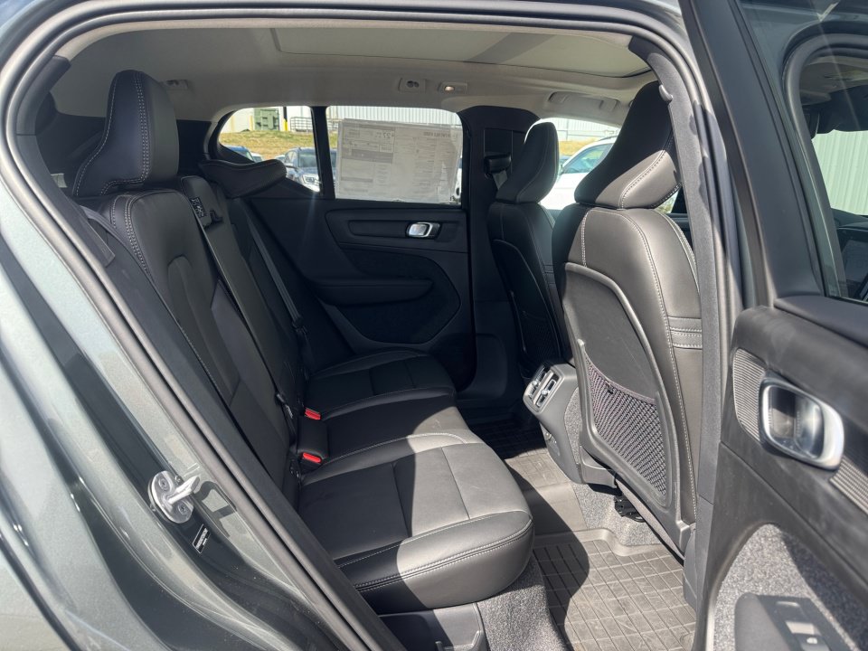 New 2026 Volvo XC40 B4 Core w/ Protection Package Premier FWD image 29