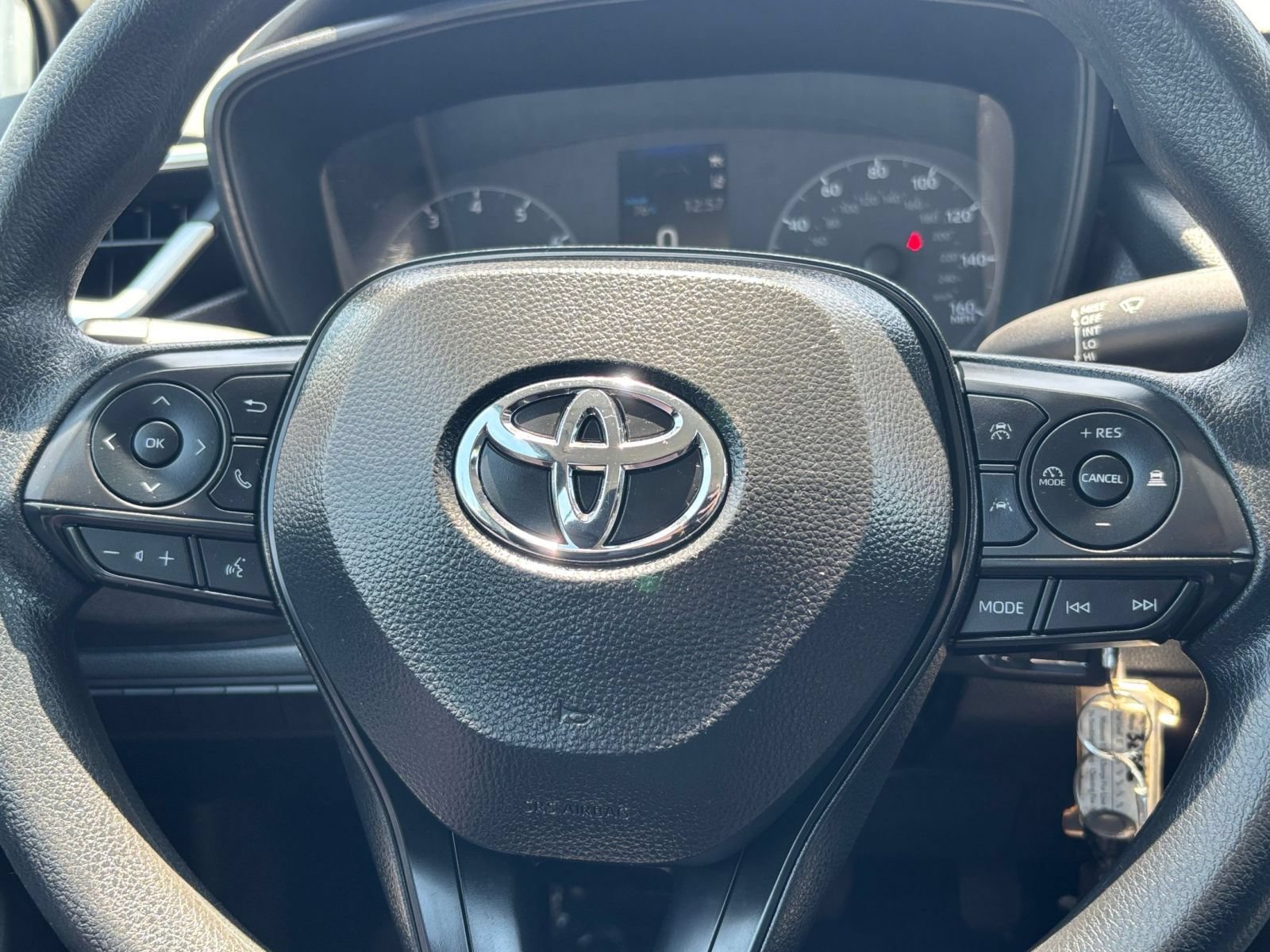 Used 2025 Toyota Corolla LE FWD image 28