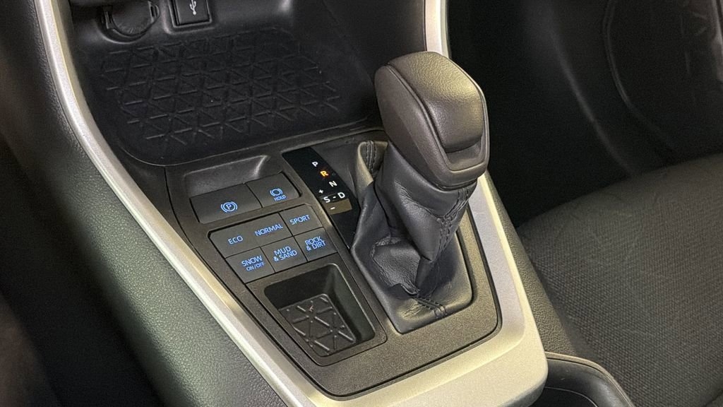 Used 2021 Toyota RAV4 XLE w/ Convenience Package image 29