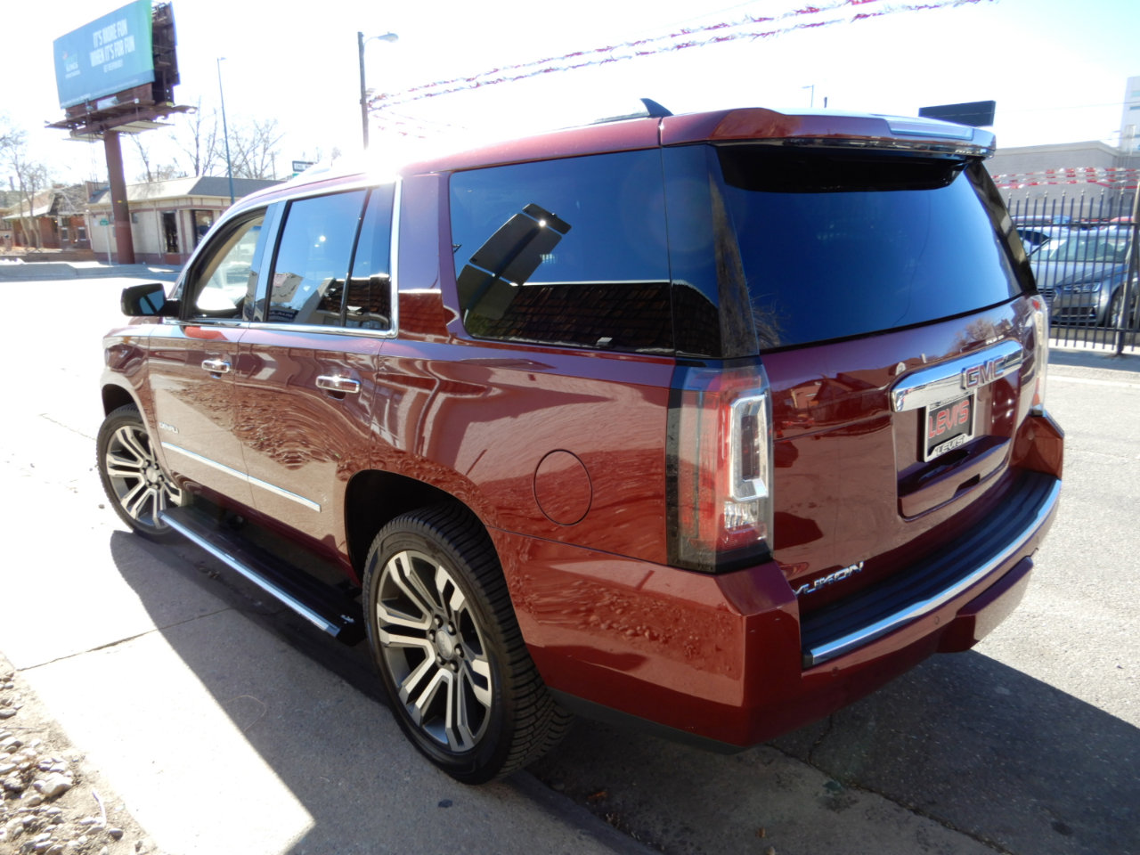 Used 2018 GMC Yukon Denali image 7