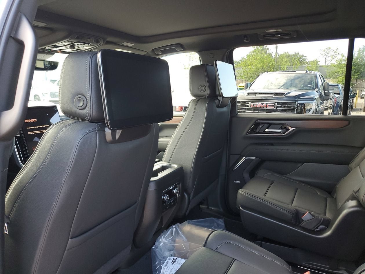 New 2026 GMC Yukon XL Denali w/ Denali Reserve Package AWD/4WD image 10