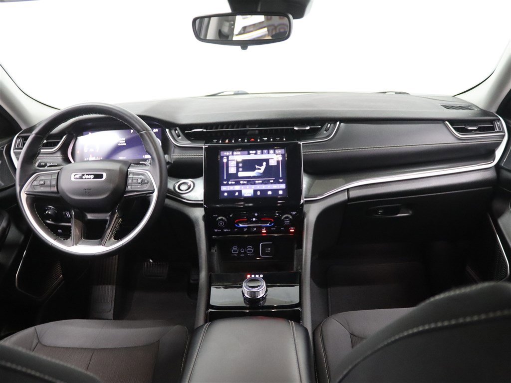 Used 2022 Jeep Grand Cherokee L Laredo w/ Luxury Tech Group I AWD/4WD image 22