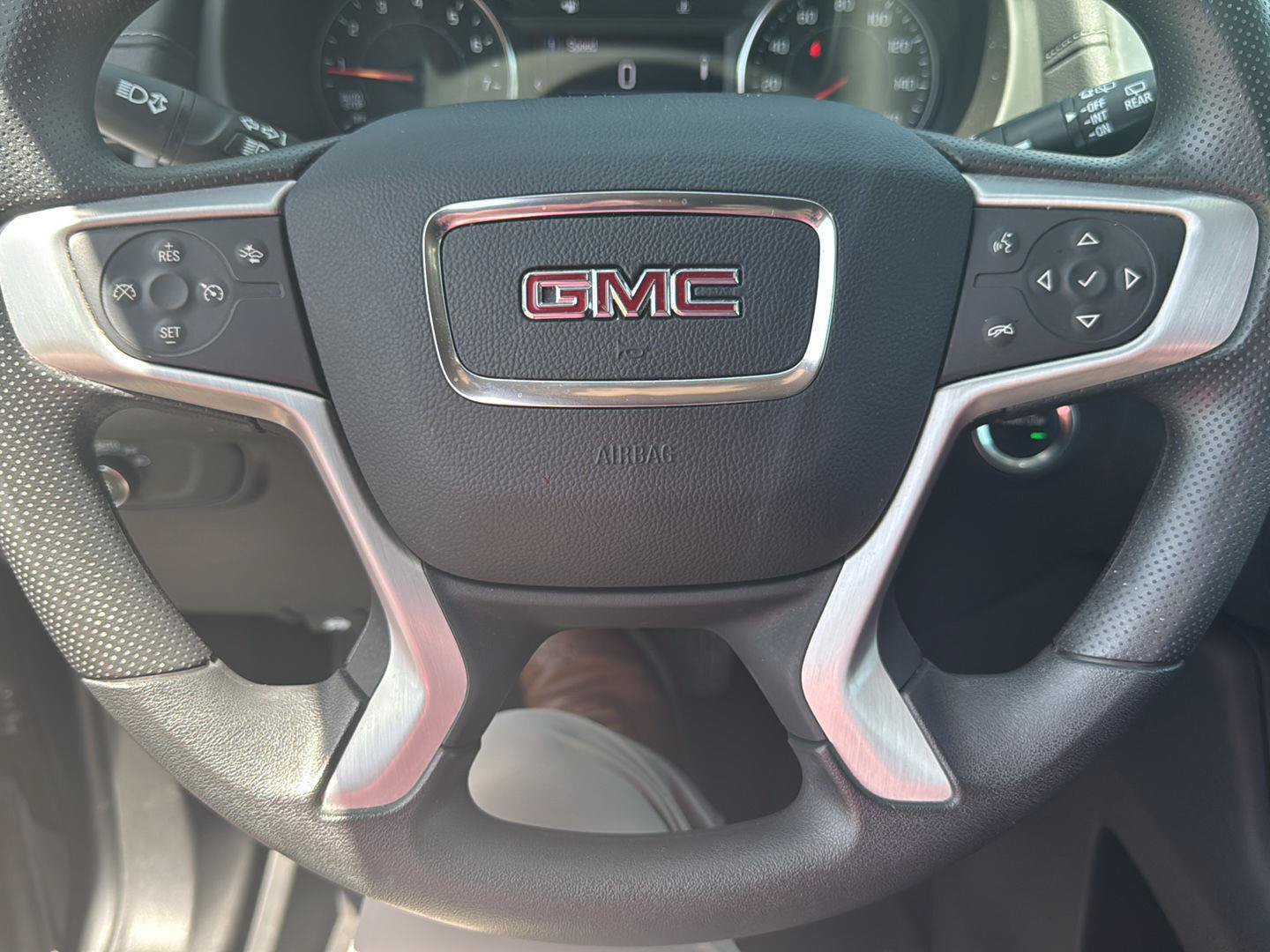 Used 2024 GMC Terrain SLE w/ Driver Convenience Package AWD/4WD image 12