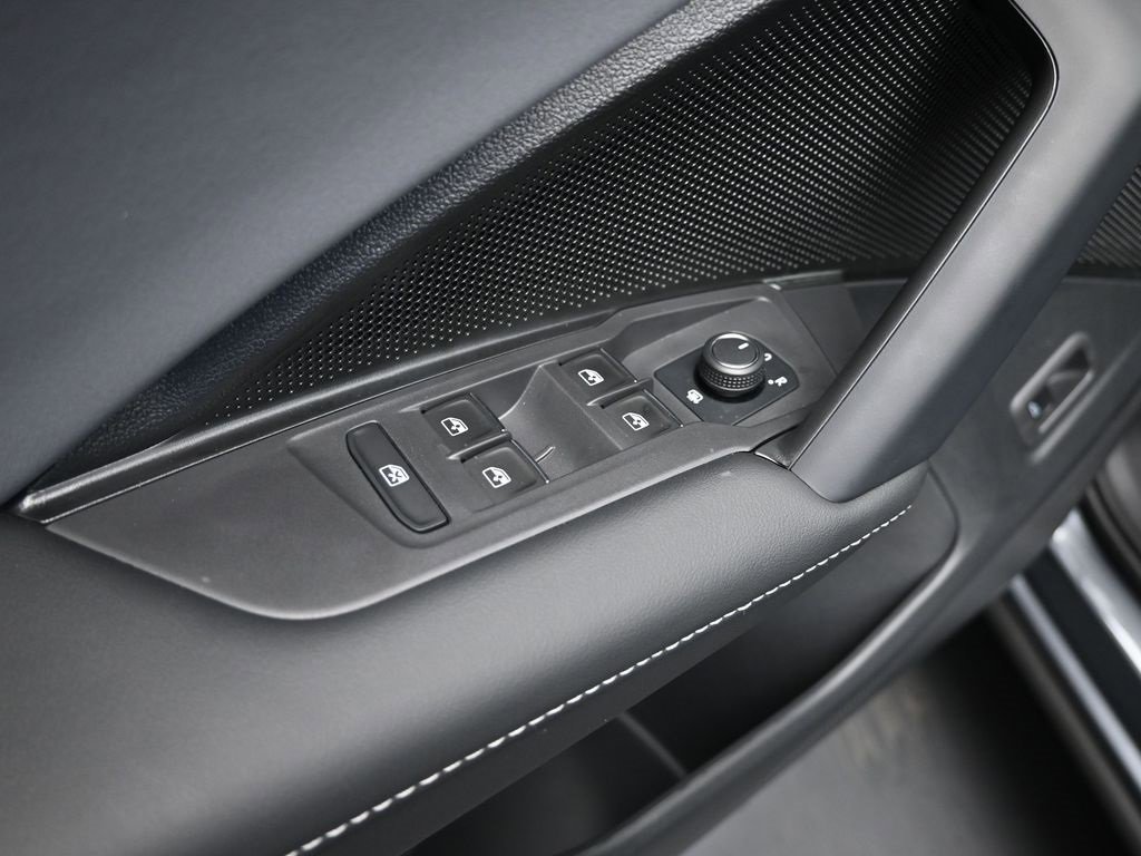 New 2025 Volkswagen Tiguan SE image 22