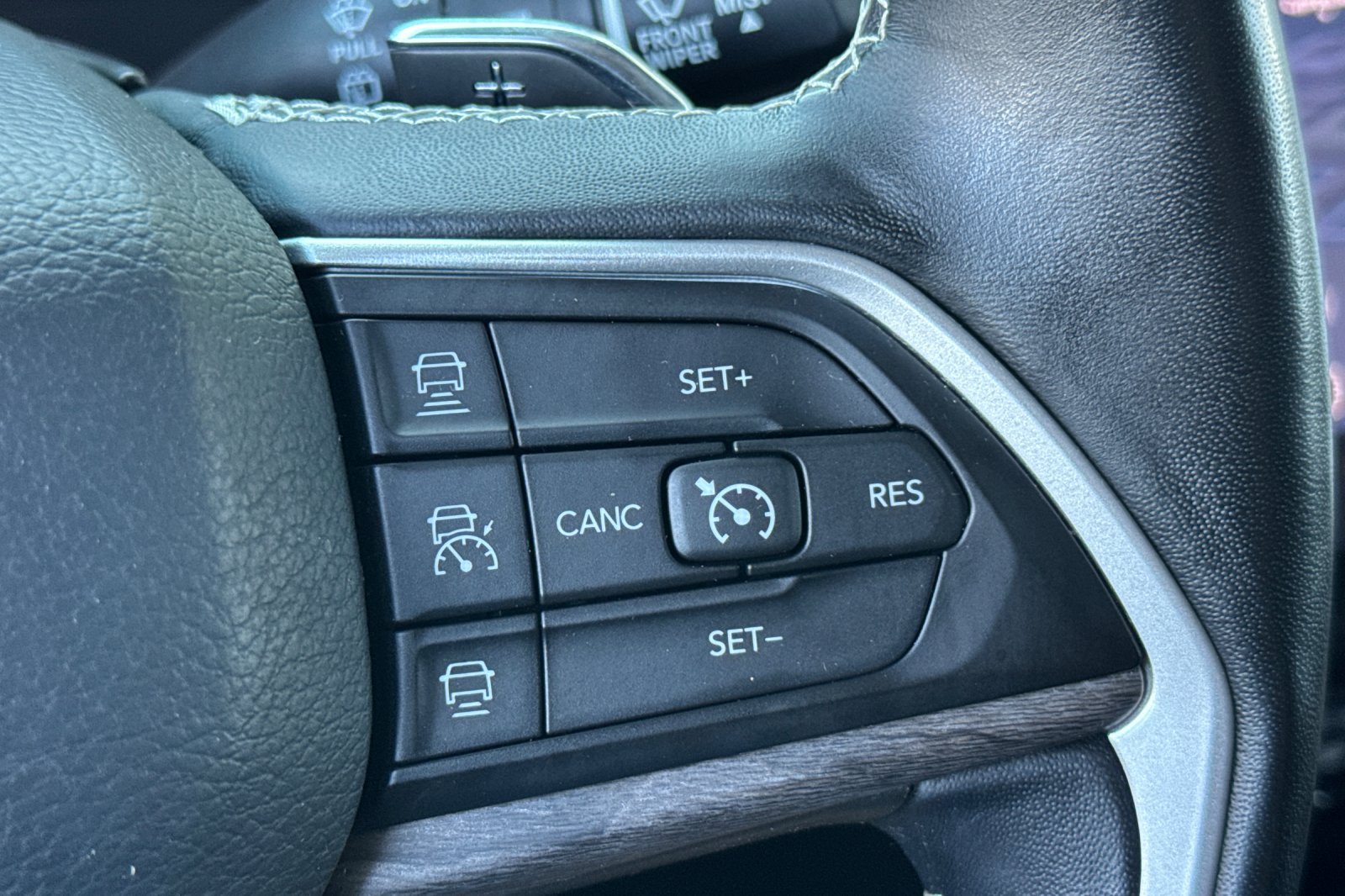 Used 2022 Jeep Grand Cherokee L Limited RWD image 36