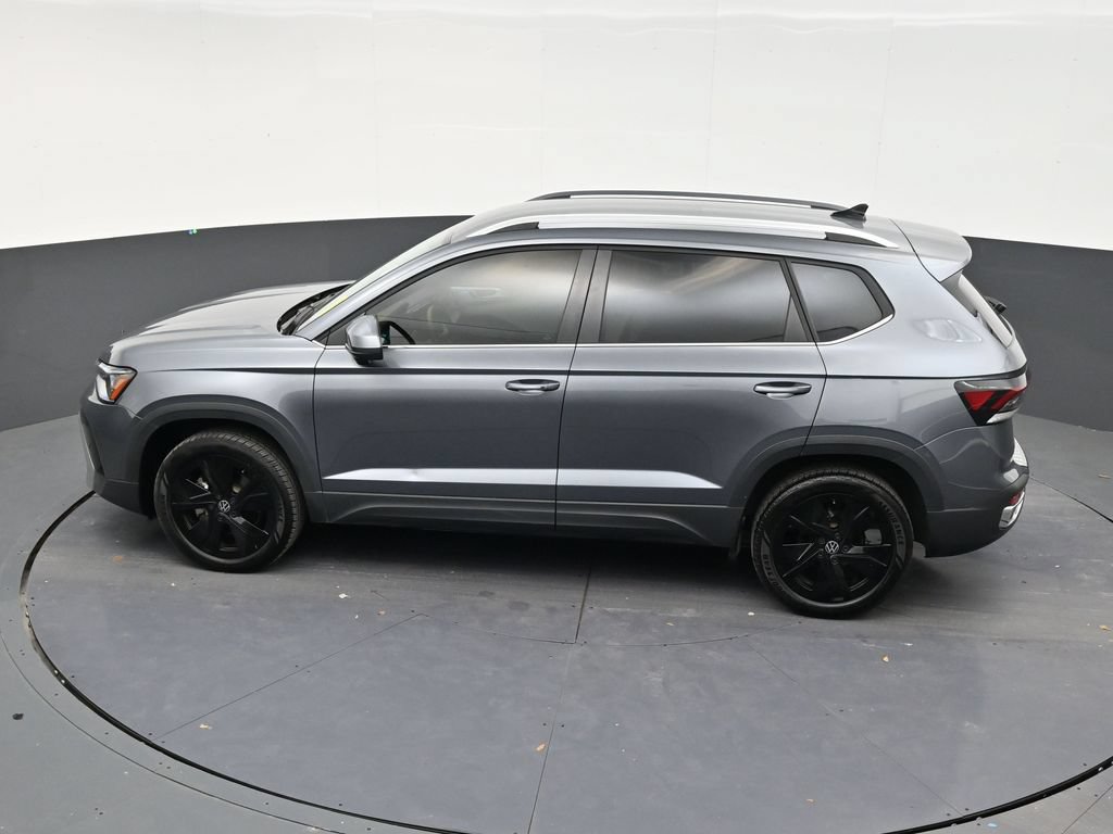 Used 2025 Volkswagen Taos SE FWD image 13