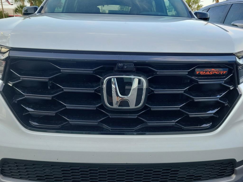 Used 2025 Honda Pilot TrailSport image 7