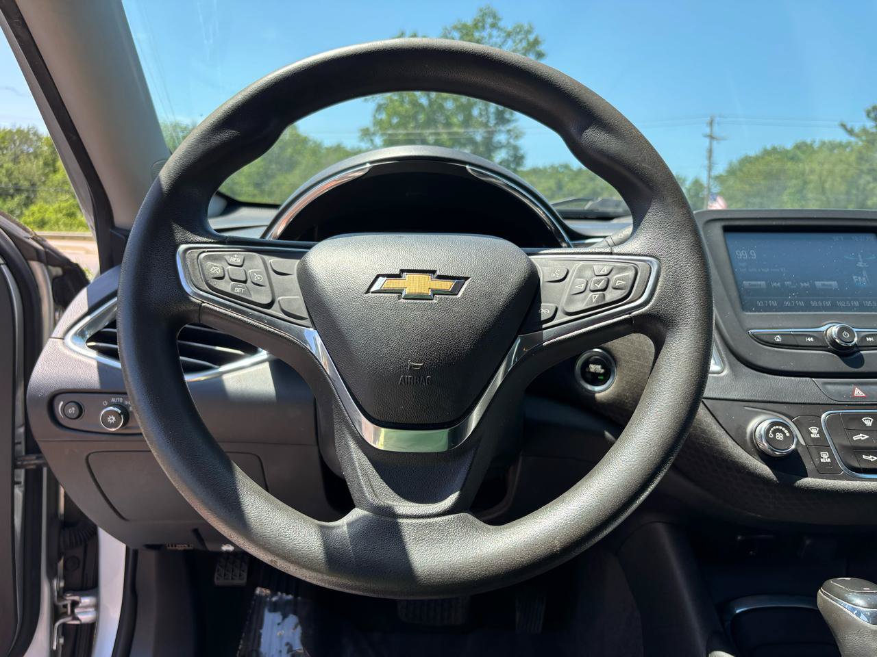 Used 2017 Chevrolet Malibu LT FWD image 19