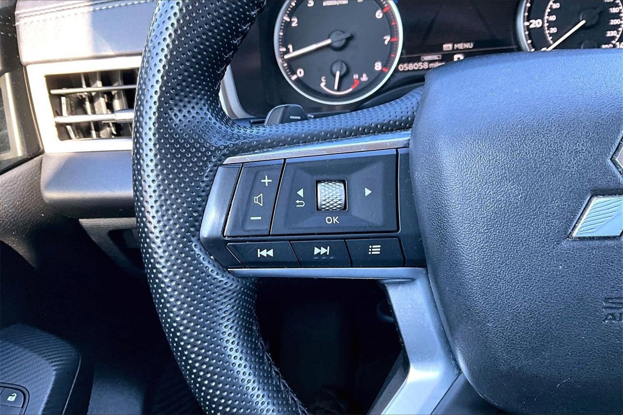 Used 2024 Mitsubishi Outlander SE image 30