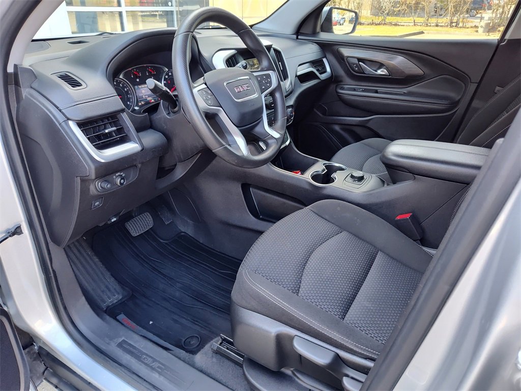 Used 2022 GMC Terrain SLE image 2
