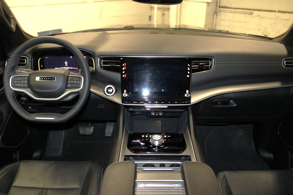 Used 2025 Jeep Wagoneer Series II image 9