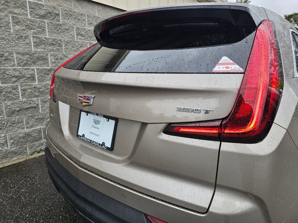 Certified 2023 Cadillac XT4 Luxury w/ Cold Weather Package image 18