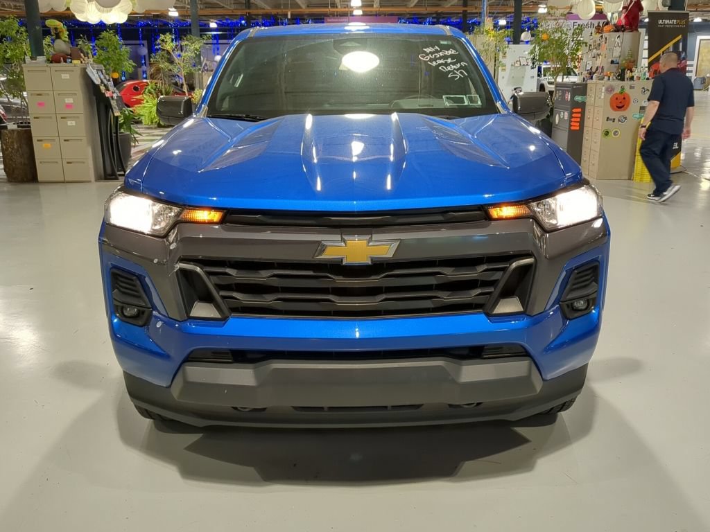 Used 2023 Chevrolet Colorado LT w/ LT Convenience Package AWD/4WD image 3