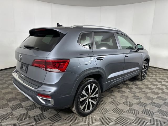 Used 2023 Volkswagen Taos SE image 3