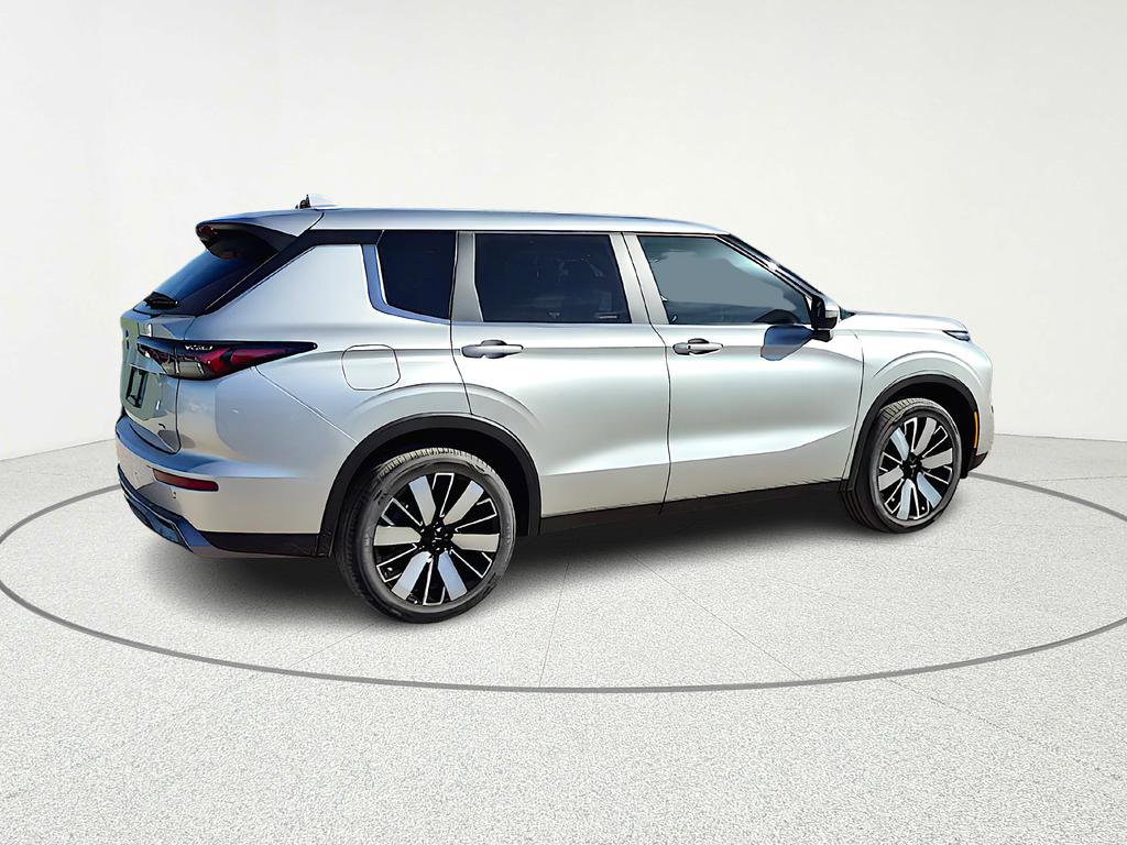 New 2026 Mitsubishi Outlander SE image 7