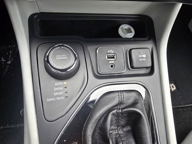 Used 2019 Jeep Cherokee Limited image 19