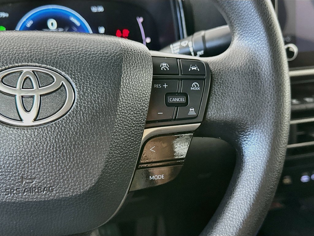 Used 2025 Toyota Camry LE FWD image 26
