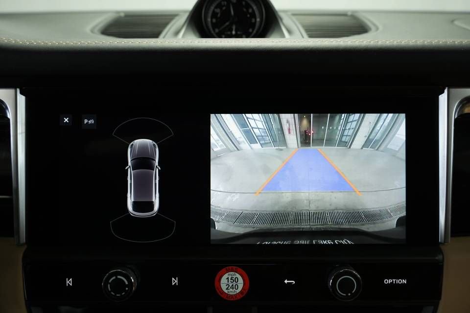 Certified 2022 Porsche Macan image 19