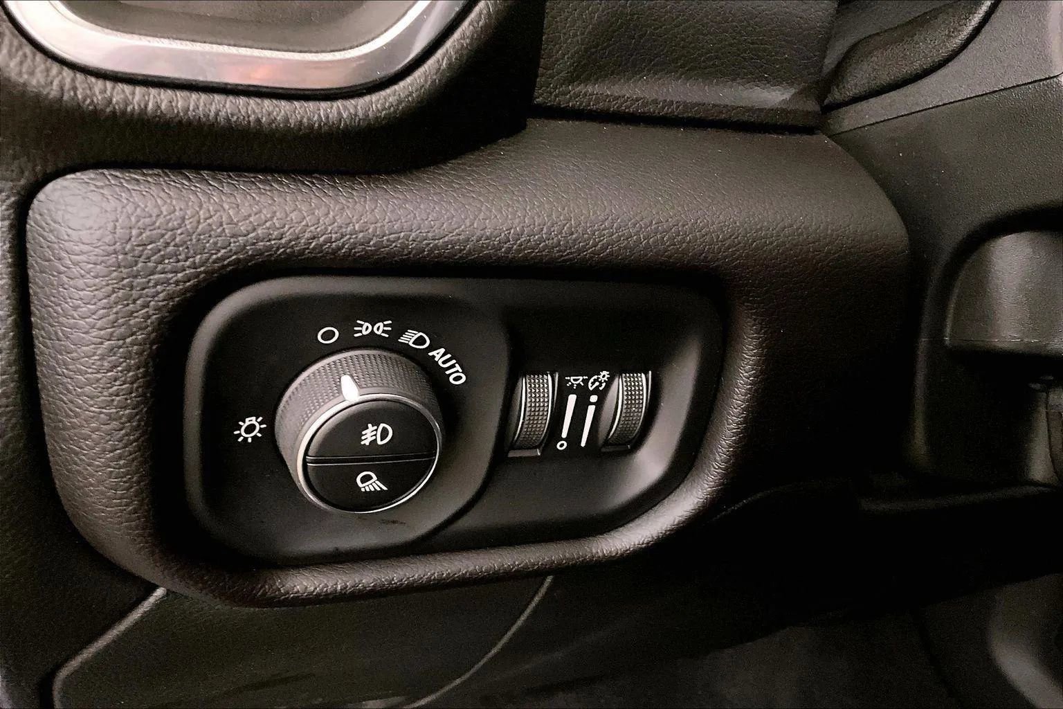 Used 2024 RAM 3500 Laramie image 30