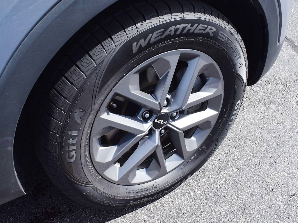 Used 2023 Kia Telluride LX AWD/4WD image 9