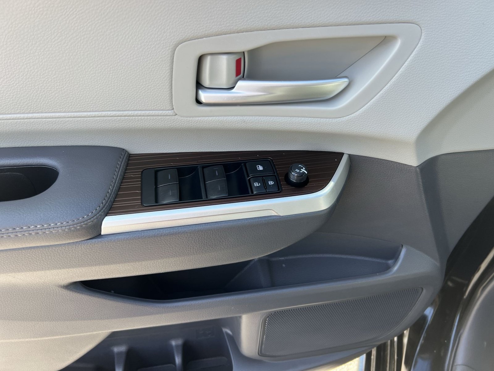 Used 2022 Toyota Sienna XLE FWD image 15