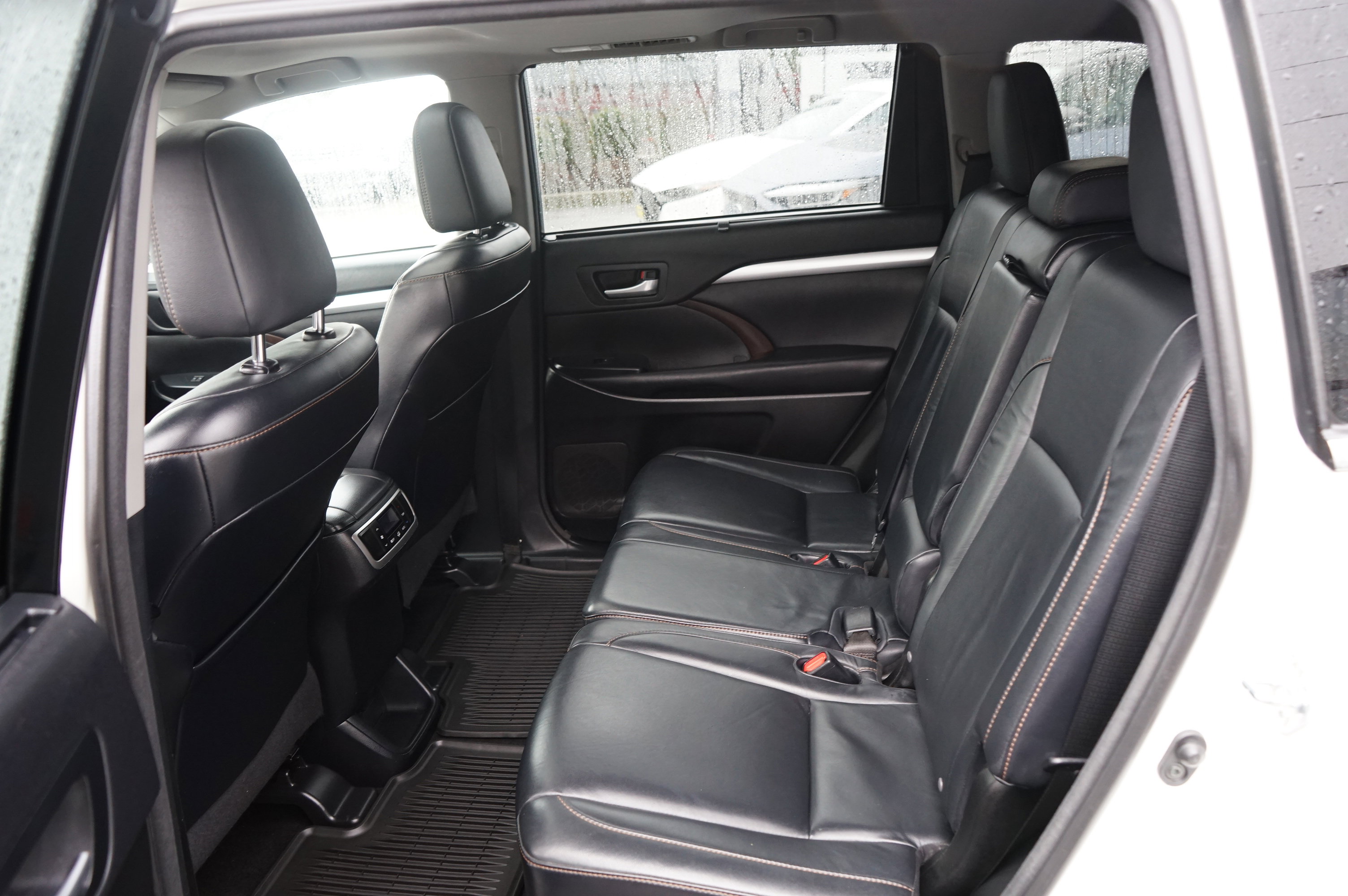 Used 2015 Toyota Highlander XLE image 13