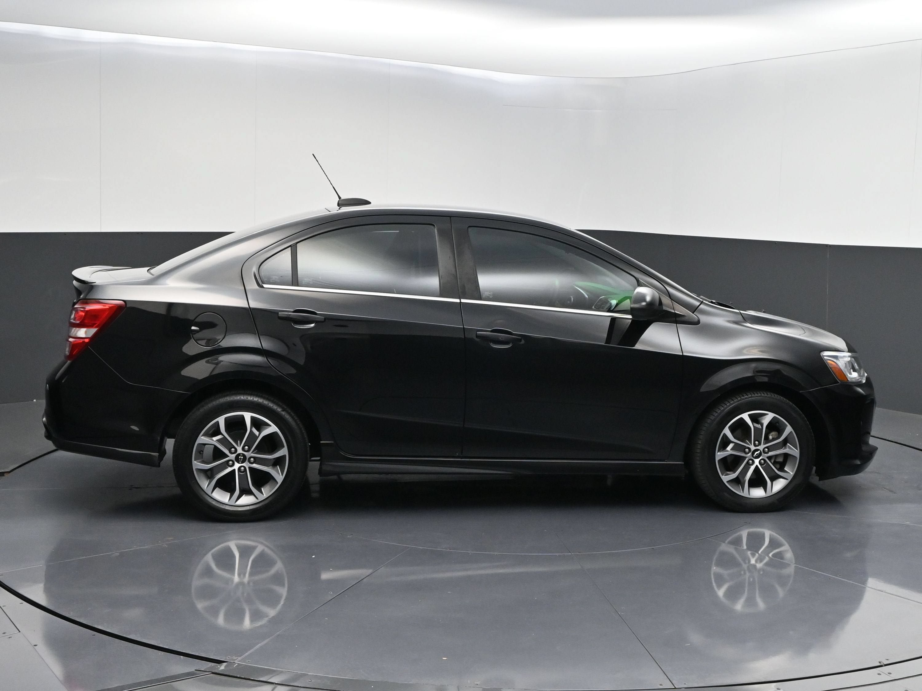 Used 2020 Chevrolet Sonic LT FWD image 9