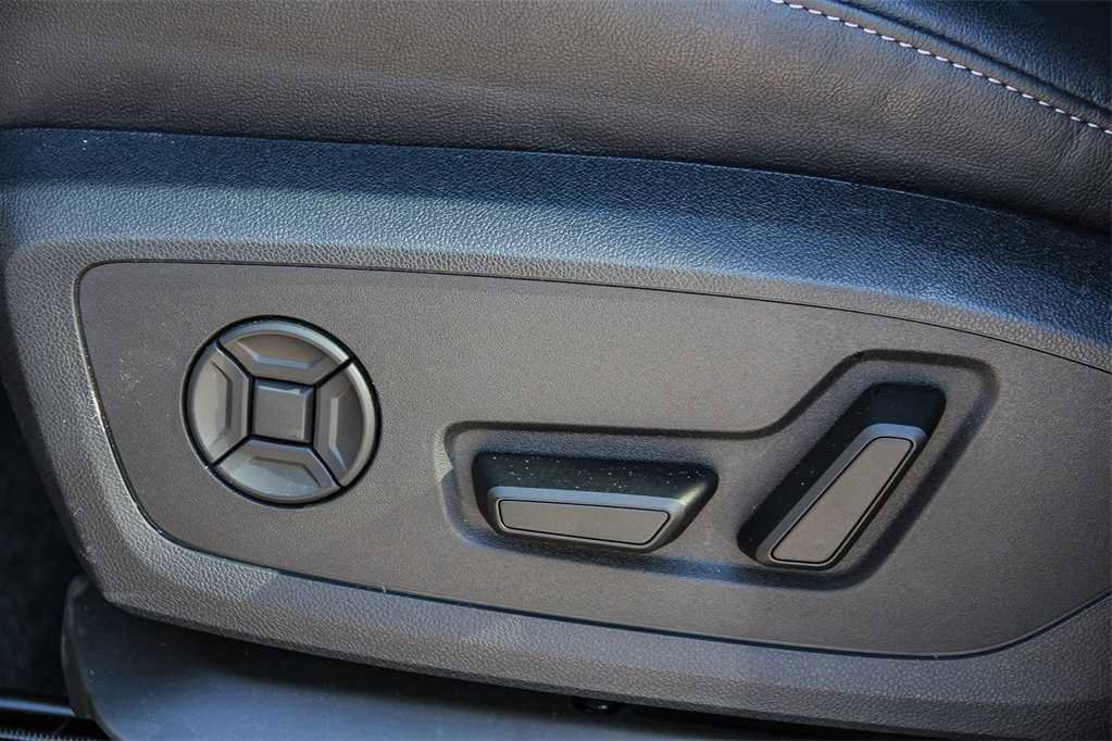 Used 2025 Audi Q6 e-tron Premium w/ Convenience Package image 20