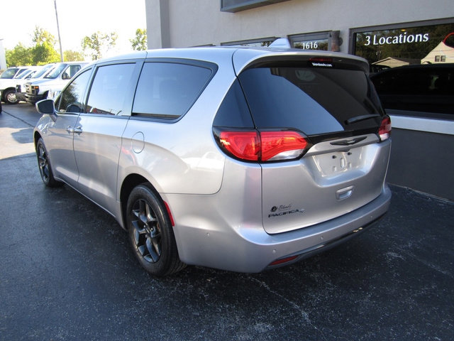 Used 2019 Chrysler Pacifica Touring Plus w/ Advanced Safetytec Group FWD image 3